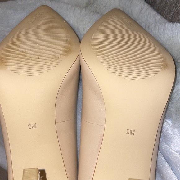 GUESS Women's Seanna Pump - Picture 9 of 10